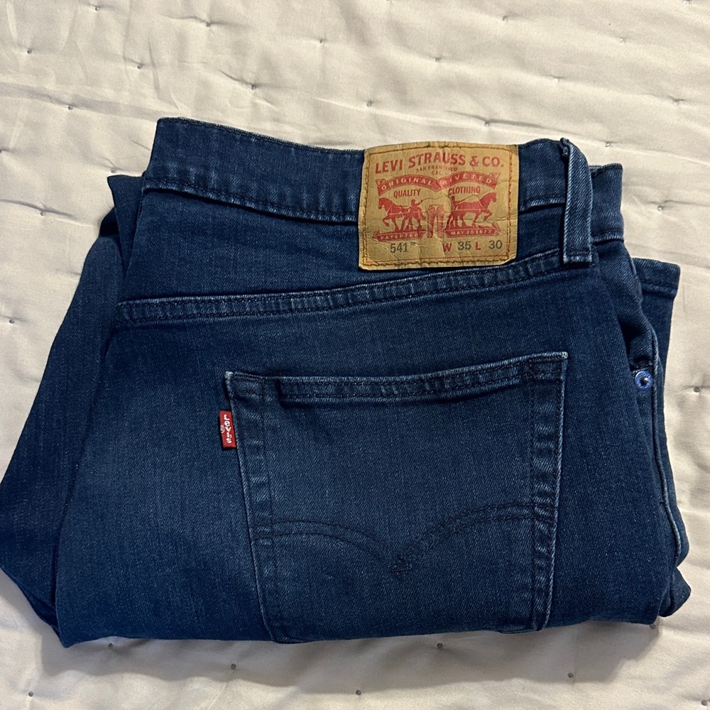 Levi's Men's Dark Blue Relaxed Jeans